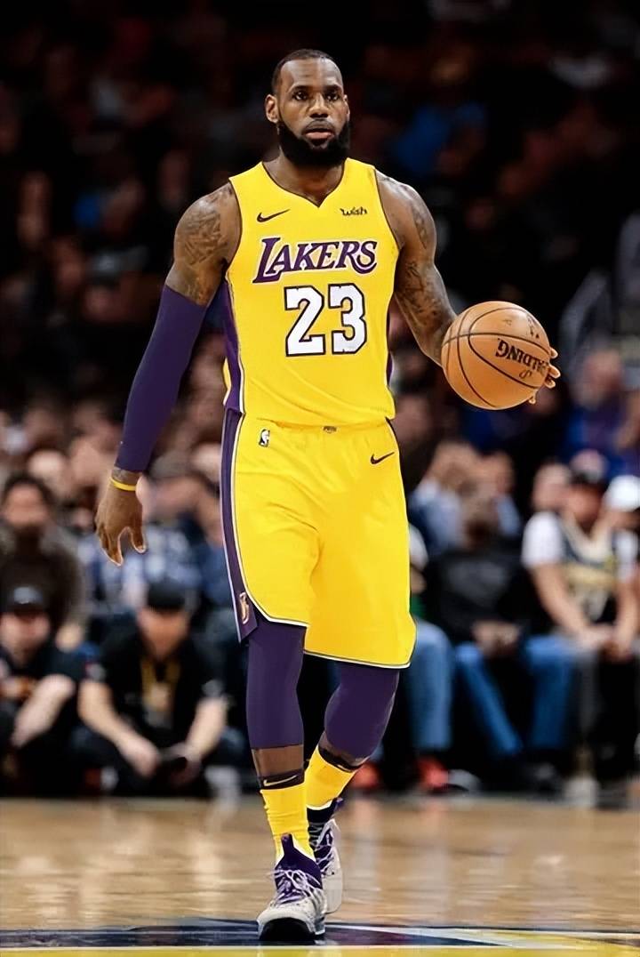 卫的身后球 卫的身后球